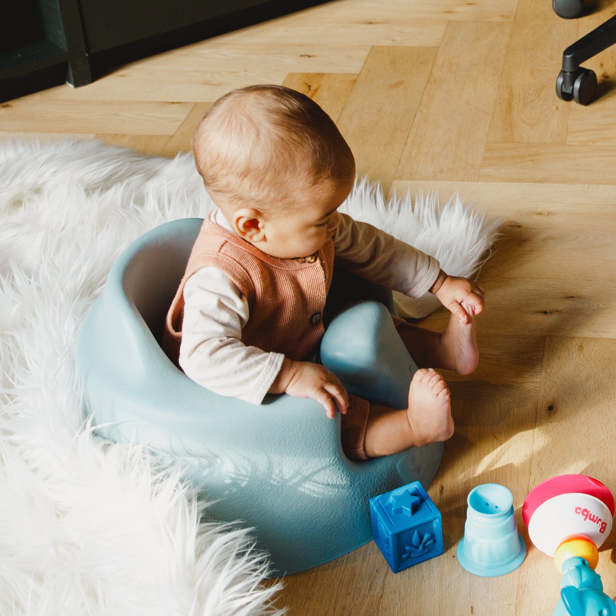 バンボ(Bumbo)公式】ベビーソファ｜ヘザーピンク｜専用腰ベルト付き