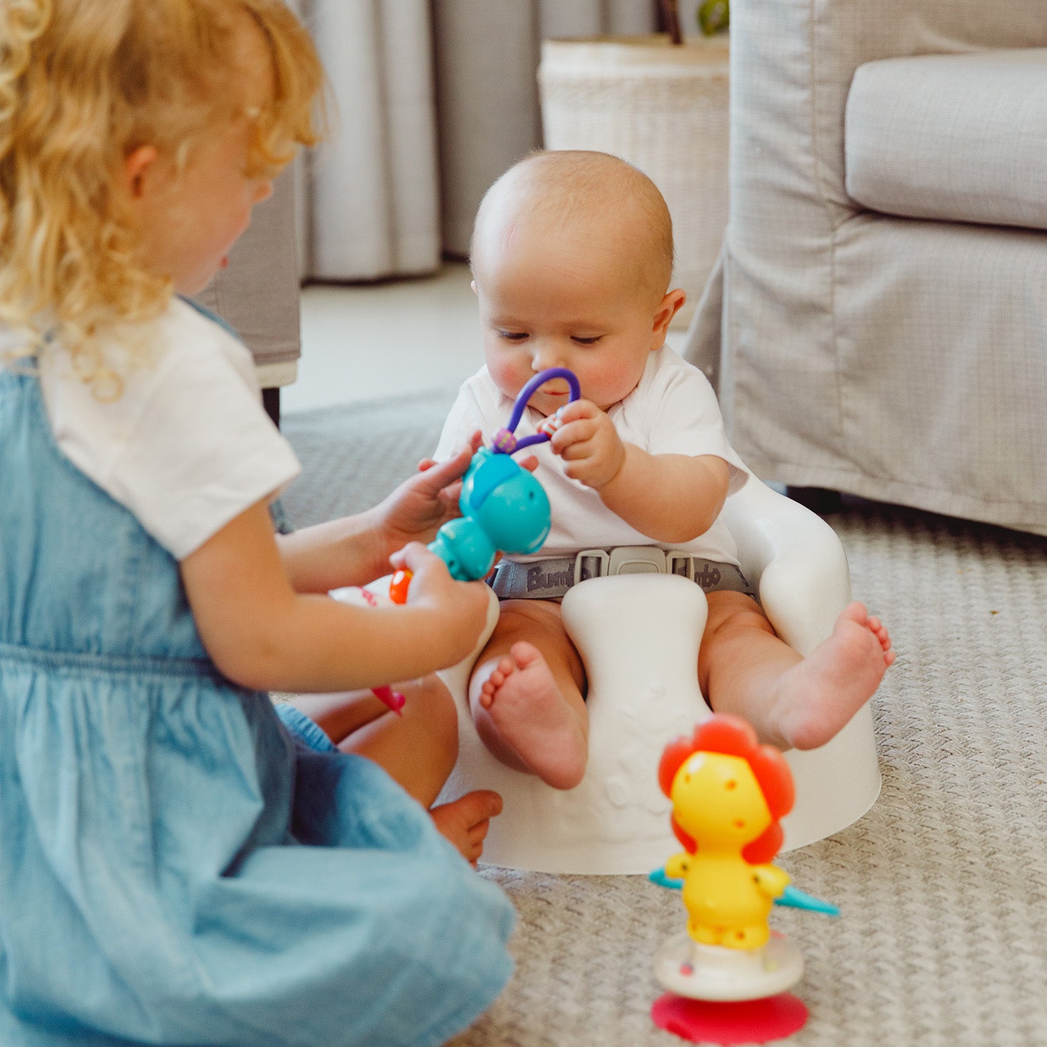バンボ(Bumbo)公式】ベビーソファ｜コットン｜専用腰ベルト付き